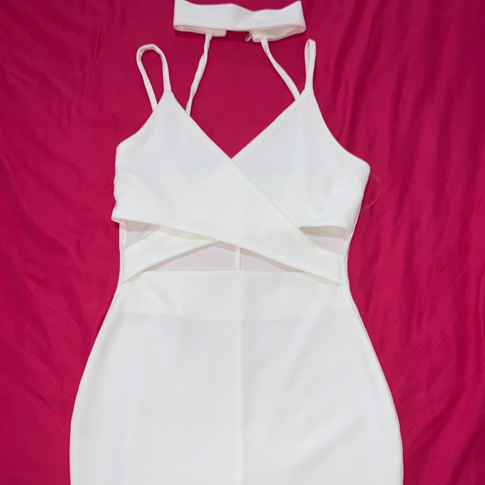 White dress with choker